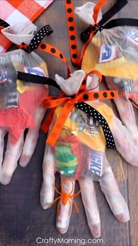 Halloween Craft Diy, Halloween Crafts Diy Projects, Diy Halloween Candy, Scary Halloween Decorations Diy, Halloween Party Decor Diy, Halloween Craft Projects, Halloween Idea, Fun Halloween Crafts, Halloween Games For Kids