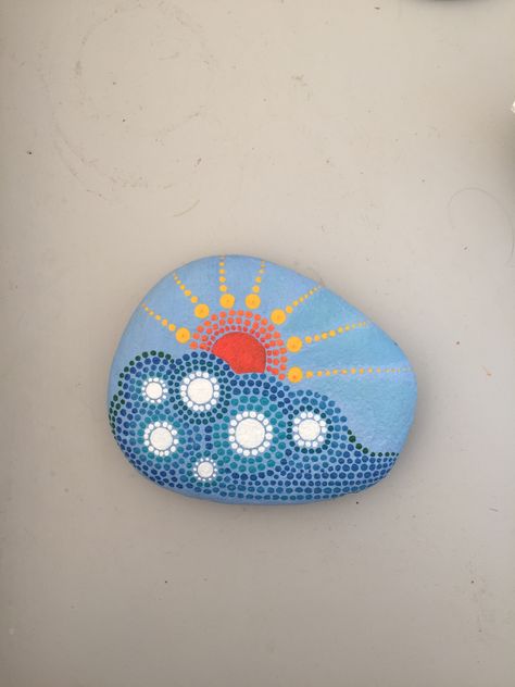 Rock Painting Ideas Dots Easy, Dotted Rock Painting, Dot Painting Rocks Easy, Rock Painting Ideas Dots, Rock Dot Painting Ideas Easy, Mandala Rock Art Dot Painting, Rock Painting Dots, Dot Rock Painting Ideas, Dot Painting Easy