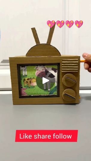 Tv Cardboard, Cardboard Art Projects, Cardboard Play, Sweet Sixteen Birthday Party Ideas, Cardboard Crafts Diy, Cute Piglets, Fun Christmas Games, Pinterest Diy Crafts, Paper Craft Tutorials