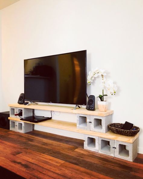 Cheap Diy Tv Stand, Wooden Tv Stands Diy, Diy Low Tv Stand, Cinder Block Tv Stand Diy, Cinderblock Tv Stand, Diy Tv Rack, Cinder Block Tv Stand, Tv Stand Diy Ideas, Brick Tv Stand