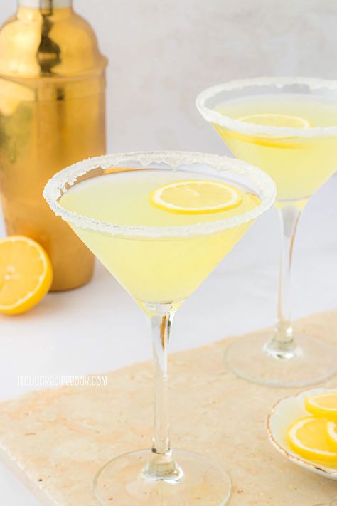 Limoncello Martini, Easy Spring Cocktails, Lavender Simple Syrup, Bourbon Sour, Limoncello Cocktails, Champagne Recipes Cocktails, Champagne Drinks, Sparkling Cocktail, Lemon Drop Martini