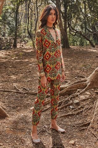 Embroidered Pants Indian, Kalamkari Co Ord Set, Kalamkari Pants Outfit, Cooed Sets Women, Coat Set For Women Indian, Straight Kurta With Pants Party Wear, Fitted Workwear Sets With Printed Motifs, Green Matching Set For Fall, Fitted Sets With Printed Motifs For Workwear