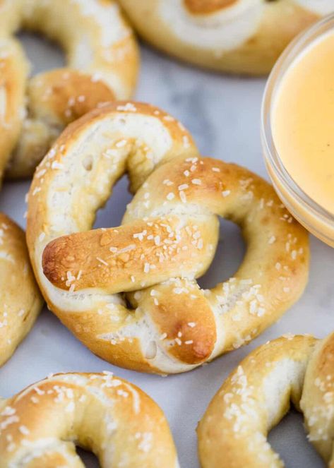 Homemade pretzels that are soft and fluffy on the inside with a chewy and salted exterior. Easy to make and absolutely no rising time needed! Homemade Pretzels Recipe, Gluten Free Soft Pretzels, Homemade Funnel Cake, Homemade Pretzel, Pretzel Bites Recipes, Pretzel Recipe, Soft Pretzel Recipe, Homemade Appetizer, Salted Pretzel