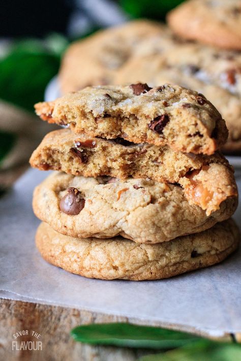 You’ll love every bite of these sweet and salty kitchen sink cookies. This copycat Panera Bread recipe is easy to whip up, and soon you’ll be enjoying delicious cookies packed with chocolate chips, caramel, and pretzels, and sprinkled with salt. Kitchen Sink Cookie Recipe, Copycat Panera Bread, Orange Muffin Recipe, Sink Cookies, Kitchen Sink Cookies, Copycat Panera, Lemon Drop Cookies, Cookie Recipes From Scratch, Bread Kitchen