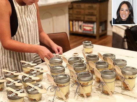 Joanna Gaines Says 11-Year-Old Daughter Ella Is 'Going to Make a Heck of a Business Woman!' Jojo Recipe, Selling Baked Goods, Joanna Gaines Family, Pudding Packaging, Chip Gaines, Chocolate Chip Pudding Cookies, Making Cookies, Chip And Joanna Gaines, Coffee Dessert