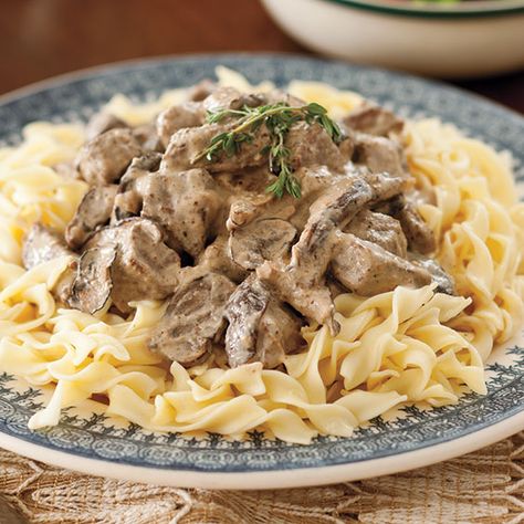 beef stroganoff Round Steak Stroganoff, Healthy Beef Stroganoff, Steak Stroganoff, Recipe For Beef Stroganoff, Pasta With Meat, Round Steak Recipes, Beef Stroganoff Crockpot, Beef Stroganoff Easy, Slow Cooker Beef Stroganoff