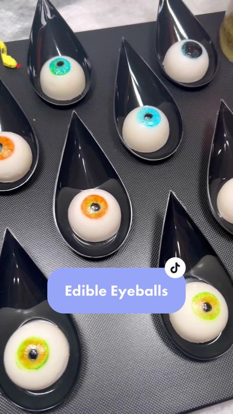 Edible Eyeball Shots, Jello Eyeball Shots, Eyeball Jello Shots Recipe, Halloween Jello Mold Ideas, Halloween Eyeball Jello Shots, Halloween Edible Eyeballs, Chef Genevieve Halloween, Eyeball Food Halloween, Eye Ball Jello Shots