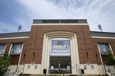 Texas HBCUs continue to provide haven for black students in times of unrest - Houston Chronicle Prairie View A M University Logo, Prairie View A M University, Lincoln University, Prairie View, Rice University, Christian College, University Degree, University Logo, University Of Arkansas