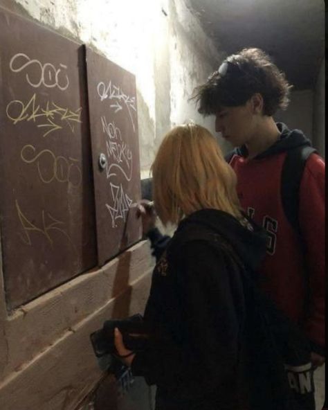 Teenage Dirtbag Abandoned School, Grunge Couple, Me And Bae, My Kind Of Love, The Love Club, School Building, Scene Hair, Foto Ideas Instagram