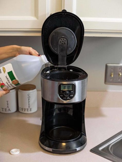 Clean A Coffee Maker, Keurig Cleaning, One Cup Coffee Maker, Coffee Pot Cleaning, Coffee Maker Cleaning, Keurig Coffee Maker, Cuisinart Coffee Maker, Single Cup Coffee Maker, Cleaning Schedules