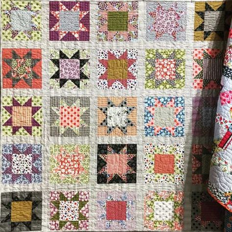 Jen Kingwell Quilts, Sawtooth Star, Jen Kingwell, Stars Quilt, Homemade Quilts, Scrappy Quilt Patterns, Moda Fabric, Scrap Quilt Patterns, Summer Quilts