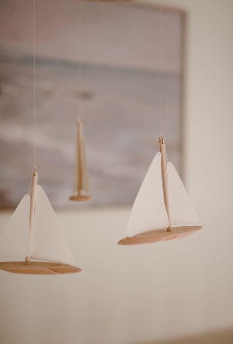 Hand crafted driftwood sailboat mobile. Available for purchase with either 3, 4 or 5 natural wood sailboats. Sails are made with linen paper and strung with nylon thread. Hoop is covered by braided rope. This mobile is 12" in diameter. Hanging height is adjustable. Hardware included. Sailboat Mobile, Rustic Baby Rooms, Sailboat Nursery, Hanging Crib Mobile, Stars Baby Mobile, Coastal Nursery, Boy Mobile, Beach Nursery, Baby Boy Mobile