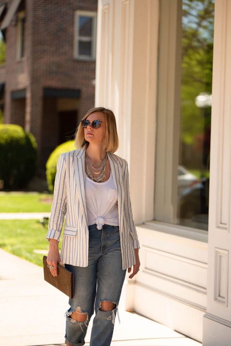 White Blazer With Black Stripes, Pinstripe Linen Blazer Outfit, Cream Pinstripe Blazer Outfit, Black And White Striped Jacket Outfit, Striped Blazer Outfits For Women, White Striped Blazer Outfit, Stripe Blazer Outfit, Striped Jacket Outfit, Pinstripe Blazer Outfit