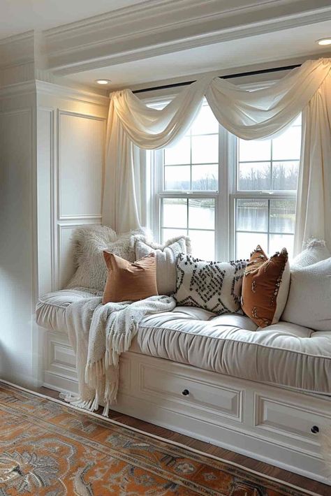 Window Seating Bedroom Master Suite, Ceiling Nook Decor, Window Nook Decor, Cozy Closet Nook, Cozy Book Room, Bedroom Nook Ideas, Bedroom Nooks, Reading Nook Window, Window Seat Nook