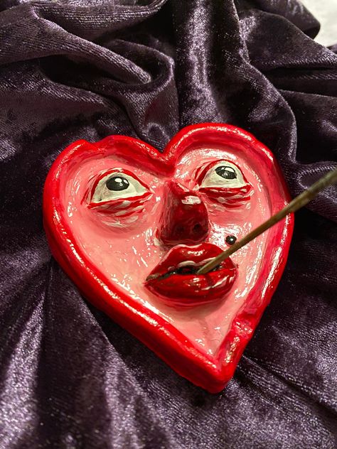 Face Incense Holder, Face Ashtray, Penguin Jewelry, Ceramic Incense Holder, Incense Sticks Holder, Ceramics Ideas, Heart Face, Art Making, Handle With Care