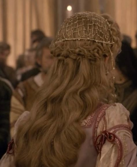 1600 Hairstyles Woman, Borgia Hairstyles, Medieval Wedding Hairstyles, Narnia Hairstyles, 1400s Aesthetic, Lucrezia Borgia Hair, Myrcella Baratheon, Medieval Hair, Historical Hairstyles