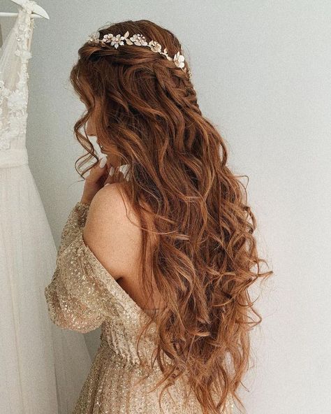 Red Hair Brides, Medieval Hairstyles, Curly Wedding Hair, Fairy Hair, Long Hair Wedding Styles, Wedding Hair Inspiration, Bridal Hair And Makeup, Wedding Hair And Makeup, Long Curly Hair