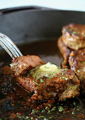 Garlic Butter Filet Mignon Garlic Butter Filet Mignon, Filet Mignon Oven, Steak Recipes Easy, Fillet Steak Recipes, Filet Mignon Recipes, Fillet Steak, Easy Steak Recipes, Steak Bites, Easy Family Dinners