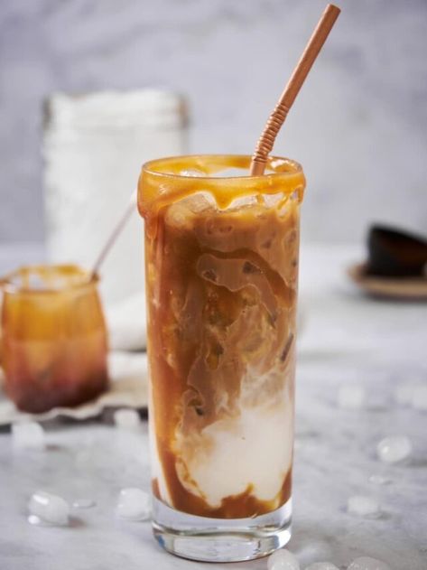 Low Calorie Iced Caramel Macchiato, Low Calorie Caramel Macchiato Starbucks, Low Calorie Iced Coffee Recipe, Low Calorie Coffee Drinks At Home, Healthy Caramel Macchiato, Low Calorie Coffee, Homemade Caramel Macchiato, Almond Milk Whipped Cream, Iced Caramel Macchiato Recipe