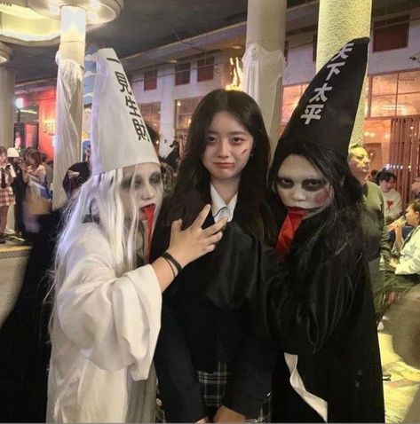 Korean Halloween, Korean Friends, Halloween Costume Outfits, Friend Goals, Halloween Outfits, Academic Dress, Halloween Costumes, Halloween, Clothes