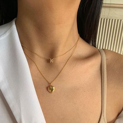 Necklace Moon, Gold Necklace Simple, Diamond Cross Necklaces, Heart Locket Necklace, Coin Pendant Necklace, Gold Cross Necklace, Diamond Cross Pendants, Stil Inspiration, Star Jewelry