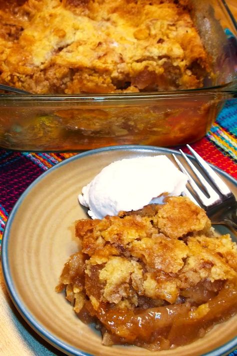 Jiffy Apple Cobbler Frozen Apples, Frozen Apple, Freezing Apples, Cinnamon Crunch, Apple Cobbler, Just A Pinch Recipes, Baked Fruit, Bowl Cover, Apple Crisp Recipes