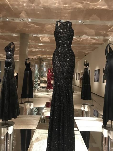 Alaia Gown, Princess Helena, Ysl Dress, Dr Dresses, Award Show Dresses, Azzedine Alaïa, Evening Mini Dresses, Bold Dresses, High Fashion Dresses