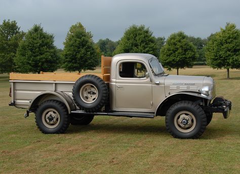 Cummins Motor, Best Pickup Truck, Old Dodge Trucks, School Bus Conversion, Dodge Pickup, Cars Collection, Dodge Power Wagon, Army Truck, Old Pickup