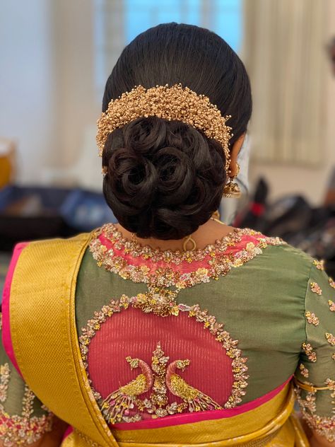 Hair Bun Styles With Saree, Hairstyle Western, South Indian Hairstyle, Bun Accessories, Mom And Son Outfits, Son Outfits, Blouse Designs High Neck, Simple Lehenga, Big Bun Hair