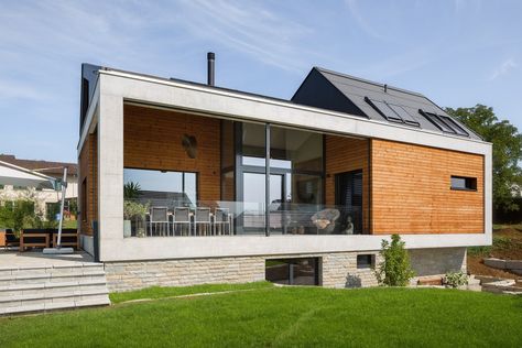 Modern Swiss House Semi Basement, Switzerland House, Therme Vals, Swiss House, Modern Minimalist House, Industrial Architecture, Casa Container, Open Layout, Family House