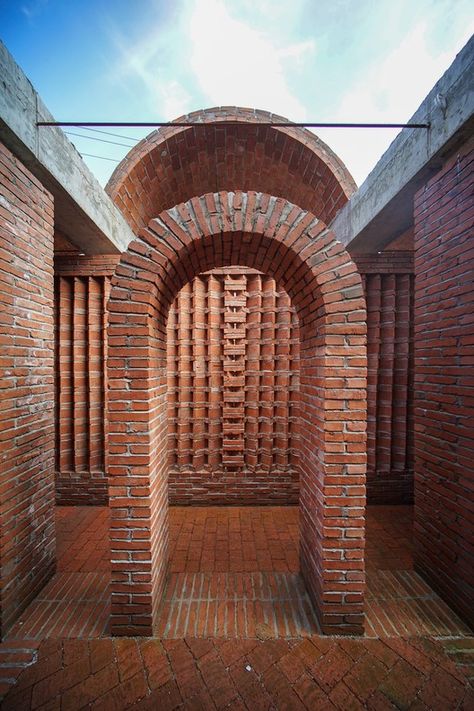 Gallery of Red Brick Country Auditorium / Huazhong University of Science and Technology + ADAP Architects - 7 Brick Wall Architecture, Brick Archway, Brick Projects, Brick Works, Brick Decor, Brick Arch, Brick Construction, Brick Art, Arch Architecture