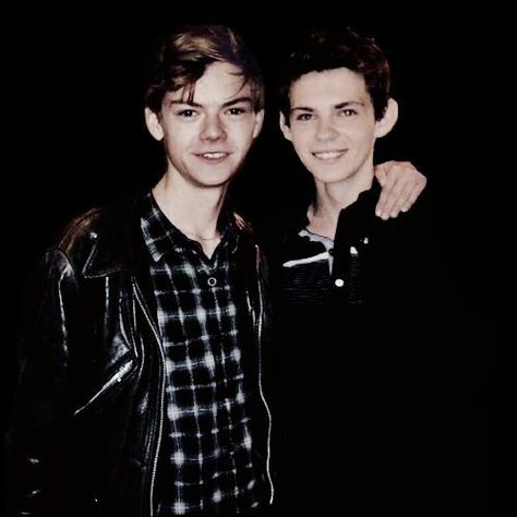 this is the sequal to 'believe in Neverland'   Pan has been on the search to find brooklyn for two months. She has been w... Thomas Brodie Sangster Girlfriend, Once Upon A Time Peter Pan, Robbie Kay Peter Pan, Peter Pan Ouat, Robbie Kay, Once Upon A Time Funny, Dane Dehaan, Maze Runner Funny, Dan Stevens