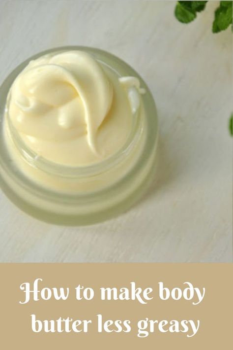 I am sharing a non-greasy body cream recipe down below which requires only 3 ingredients! Shea Butter, safflower oil and arrowroot powder. You will find this easy body cream recipe below! Body Cream Packaging, Make Body Butter, Body Cream Recipe, Diy Body Butter Recipes, Body Firming Cream, Săpunuri Handmade, Homemade Body Butter, Diy Body Butter, Lotion Recipe