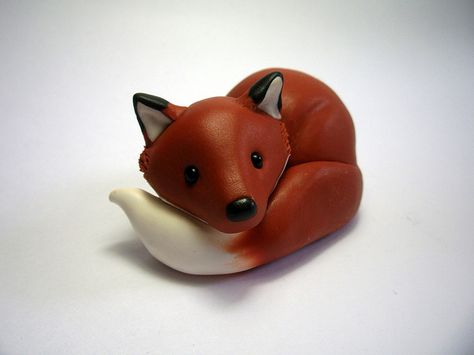 Little Red Fox by Quernus Crafts Clay Fox, Plastic Fou, Fimo Kawaii, ดินปั้น Polymer Clay, Clay Sculptures, Polymer Clay Figures, Sculpey Clay, Polymer Clay Sculptures, Polymer Clay Animals