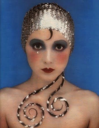 Mary Quant Makeup, 1920s Drag Makeup, Vaudeville Aesthetic, Fit Portfolio, Maquillage Goth, Look Gatsby, Barbara Hulanicki, 1920s Makeup, Sarah Moon