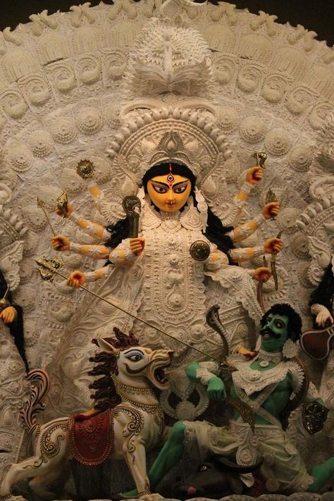 Ma Durga Aesthetic, Durga Murti Kolkata, Durga Maa Aesthetic, Durga Puja Aesthetic, Durga Murti, Durga Maa Pictures, Durga Maa Paintings, Durga Puja Kolkata, Simple Wall Paintings