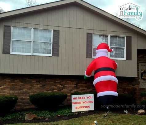 10 FUNNY Christmas ideas you'll love! Family Christmas Picture Ideas, Funny Christmas Ideas, Family Friendly Christmas Party, Funny Holiday Photos, Funny Family Christmas Photos, Holiday Photo Ideas, Christmas Picture Ideas, Funny Christmas Decorations, Christmas Lawn Decorations