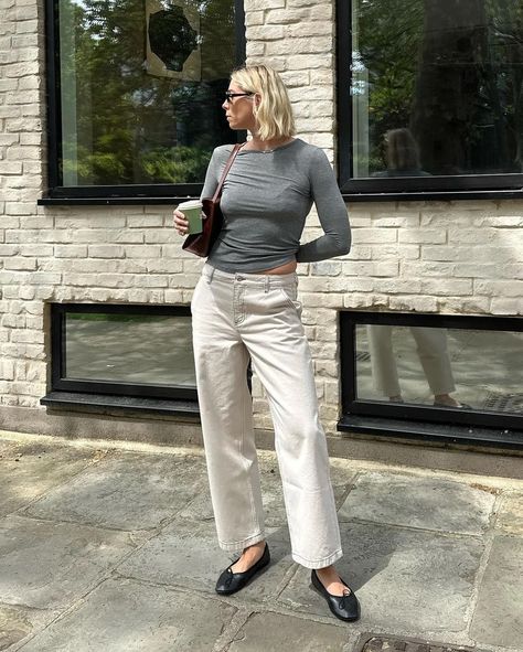 30 Chic Spring Outfit Ideas That Are Editor Approved | Who What Wear White Pants Outfit, Style Rut, Neutral Sweaters, Spring Outfit Ideas, Work Chic, Cashmere Blend Sweater, Update Your Wardrobe, French Women, Who What Wear