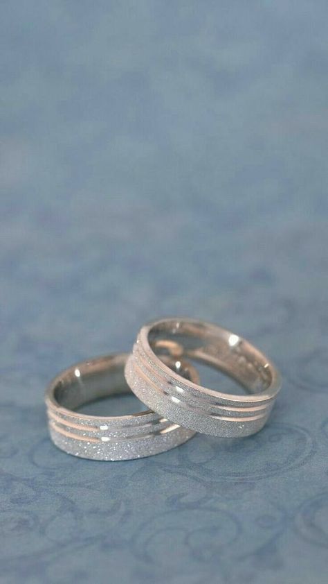 خواتم خطوبة, Wedding Rings Sets His And Hers, Silver Anklets Designs, Toe Ring Designs, Couple Ring Design, Wedding Ring Sets Unique, Engagement Rings Couple, Anklet Designs, Pretty Jewelry Necklaces