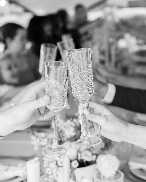 Timeless wedding in black and white 📷 Venue: @domainedevieuxmareuil (Lavy) Wedding planner: @hamon.events Photographer : @clemencearesu_weddings Videographer: @lucas_gorry Flowers: @artmaniafleur Makeup: @derm_up_ Hair style: @coiffevent_byanais Dresses: @appelez_moi_madame_bergerac Suit: @andrea_faubourgsaintsulpice Stationery: @flowersandpencilswedding Tent: @velumevent Officiant: @aurelie_cousseau_ceremony Cocktails: @les_comptoirs_claviere Rentals: @magnolia_evenements #dordognewedding... Champagne Photoshoot, Wedding In Black, Bar Photoshoot, Crystal Champagne Flutes, Crystal Champagne, Wedding Videographer, Fda Approved, Timeless Wedding, Hotel Wedding