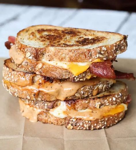 Gourmet Sandwich Recipes, Gourmet Sandwiches Recipes, Cheddar Grilled Cheese, Grill Cheese, Roast Beef Sandwich, Gourmet Grilled Cheese, Classic Grilled Cheese, Pan Relleno, Cheese Sandwich Recipes