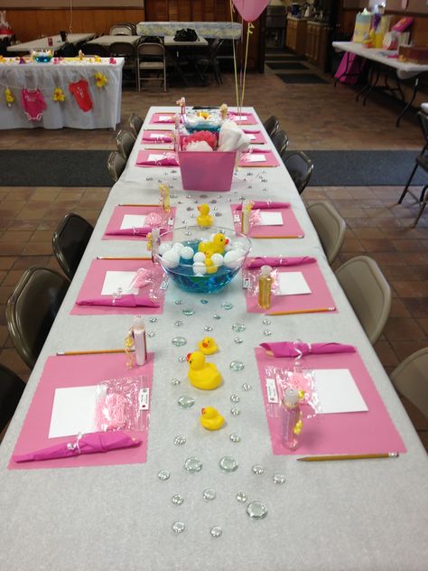 Baby shower table decorations rubber Ducks Pink Rubber Ducky Party Decorations, Baby Boy Shower Games, Baby Shower Table Decoration Ideas, Rubber Duckie Centerpiece, Baby Shower Table Decoration, Rubber Duckie Baby Shower Ideas, Pink Rubber Ducky Baby Shower Ideas, Ducky Party, Rubber Duck Birthday