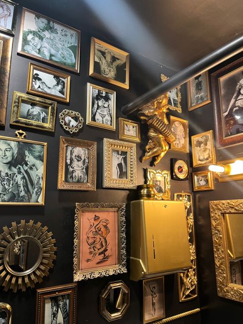 Cool Tattoo Shop Interiors, Tattoo Ink Display, Vintage Tattoo Shop Aesthetic, Tattoo Room Decor, Goth Nail Salon, Piercing Shop Interior, Tattoo Parlor Aesthetic, Tattoo Studio Decor, Parlor Ideas