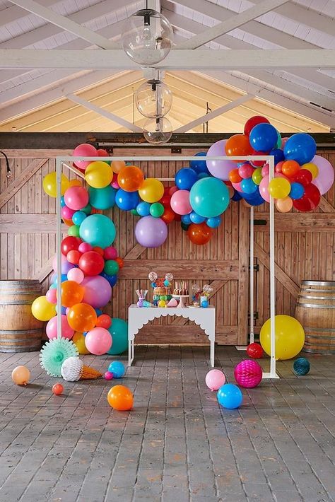 Rainbow Balloon Garland, Happy Balloons, Large Balloons, Rainbow Balloons, Colorful Birthday, Colourful Balloons, Rainbow Birthday, Art Party, Outdoor Party