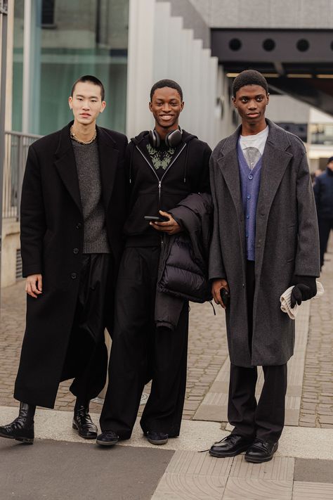 Street Style: See What the Models Are Wearing Off-Duty During MFW Menswear F/W 24! Days 1–3 | models.com MDX Off Duty Model Outfit, Men Inspiration, Model Outfit, Street Snap, Fashion Week Street Style, Off Duty, Milan Fashion Week, Work Wear, Outfit Inspirations