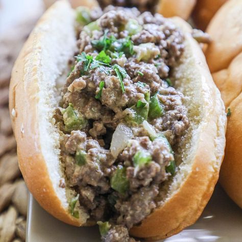 Easy Philly cheesesteaks with ground beef is a one-pan family friendly recipe that's quick, hearty, cheesy, and great for dinner or meal prep. Ground Beef Lunch Ideas, Ground Beef Philly, Hamburger Meal, Philly Steak Sandwich, Philly Cheese Steak Casserole Recipe, Philly Cheesesteaks, Philly Cheese Steak Recipe, Philly Steak, Cheesesteak Recipe