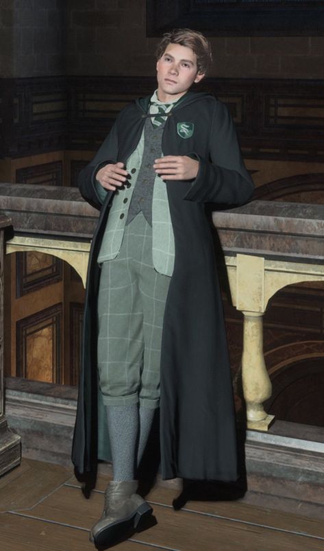 Hogwarts Legacy Professor Garlic, Hogwarts Legacy Sebastian Sallow X Mc, Professor Garlic Hogwarts Legacy, Gareth Weasley Hogwarts Legacy, Sebastian Sallow And Mc Hogwarts Legacy, Slytherin Uniform, Hogwarts Uniform, Hogwarts Christmas, Welcome To Hogwarts