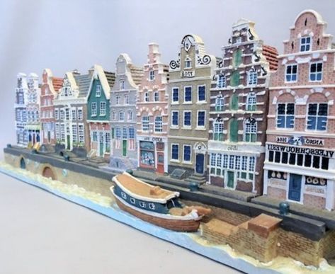 Amsterdam Shops, Canal House Amsterdam, Amsterdam Canal Houses, Dollhouse Vintage, Christmas Sloth, Amsterdam Houses, Dutch House, Amsterdam Canals, Canal House