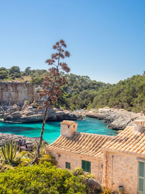 A traditional house near one of the best beaches of Mallorca (Balearic Islands - Spain) flickr by pepbernat House Near The Beach, Mallorca Beaches, Spain House, Spain Hotels, South Of Spain, Southern Europe, Europe Summer, Balearic Islands, Best Beaches