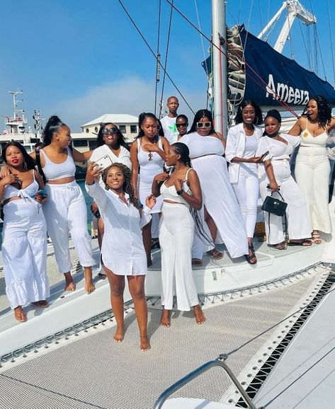 Whiteout Party, Hamptons Summer, Queen Birthday, Mom Fashion, Squad Goals, Summer Black, Friendship Goals, Clean Girl, Seychelles